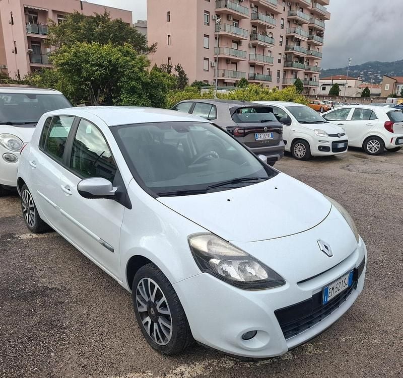 Usata Renault Clio IV Dynamique 89 CV (65 kW) 2012 Bianco Berlina