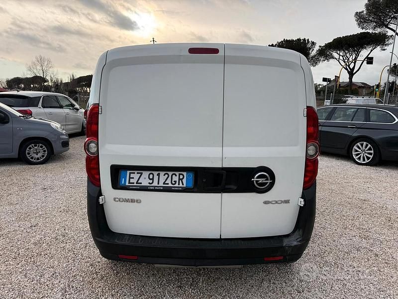 Usata Opel Combo 120 CV (88 kW) 2015 Bianco Monovolume