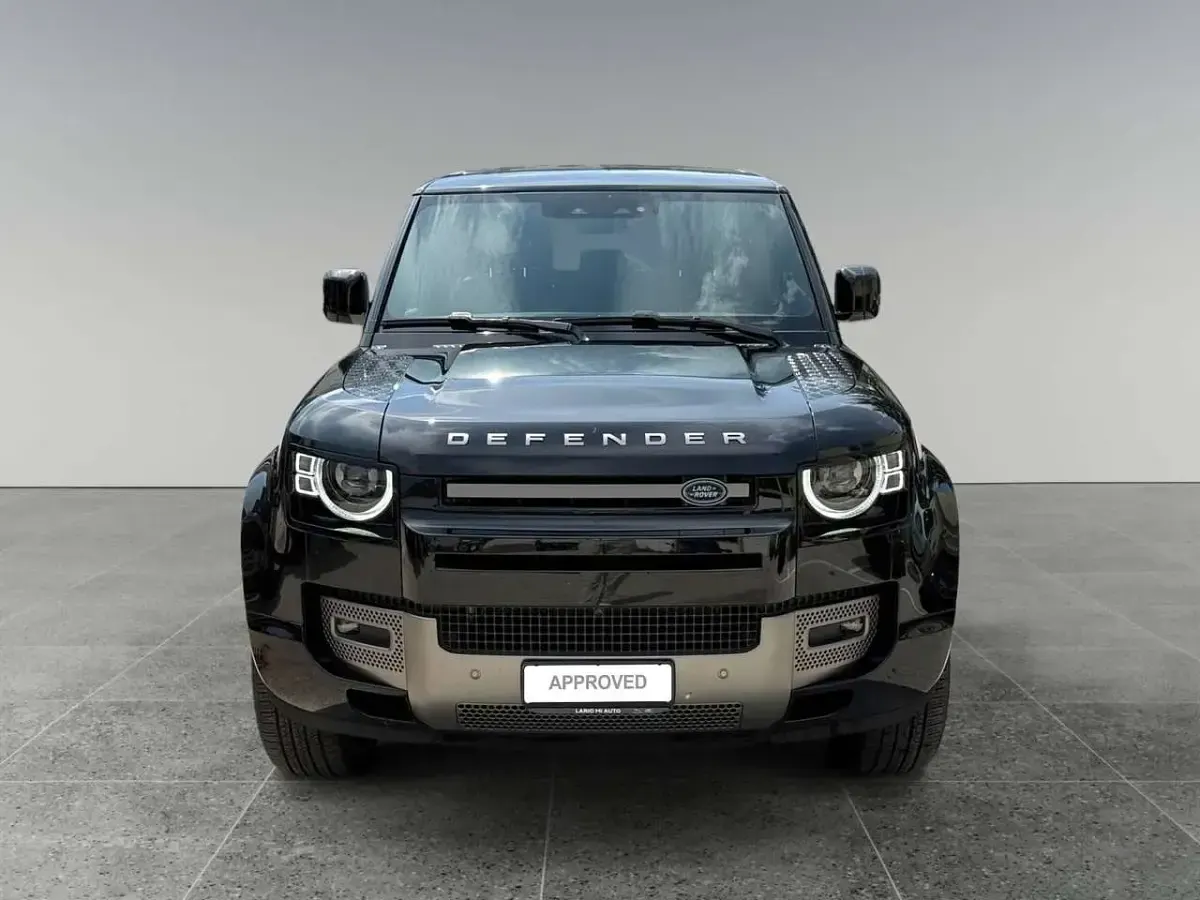 Usata Land Rover Defender SE Dynamic 200 CV (147 kW) 2025 Santorini black SUV
