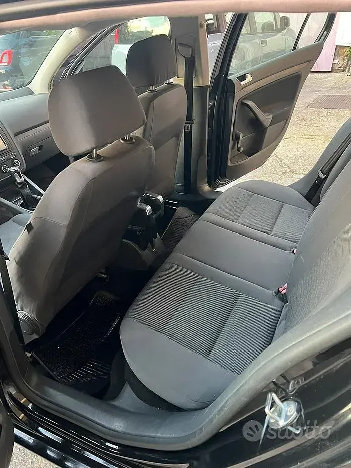 Usado VW Golf IV 105 CV (77 kW) 2006 Negro Berlina