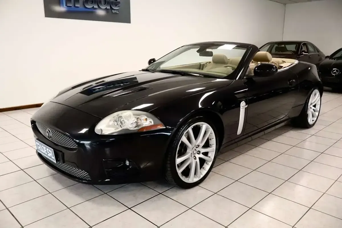 Usata Jaguar XKR 416 CV (305 kW) 2008 Nero Cabrio