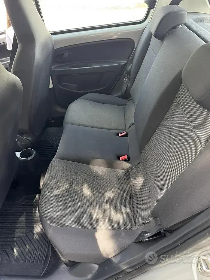 Usata VW up! Move 68 CV (50 kW) 2019 Grigio Utilitaria