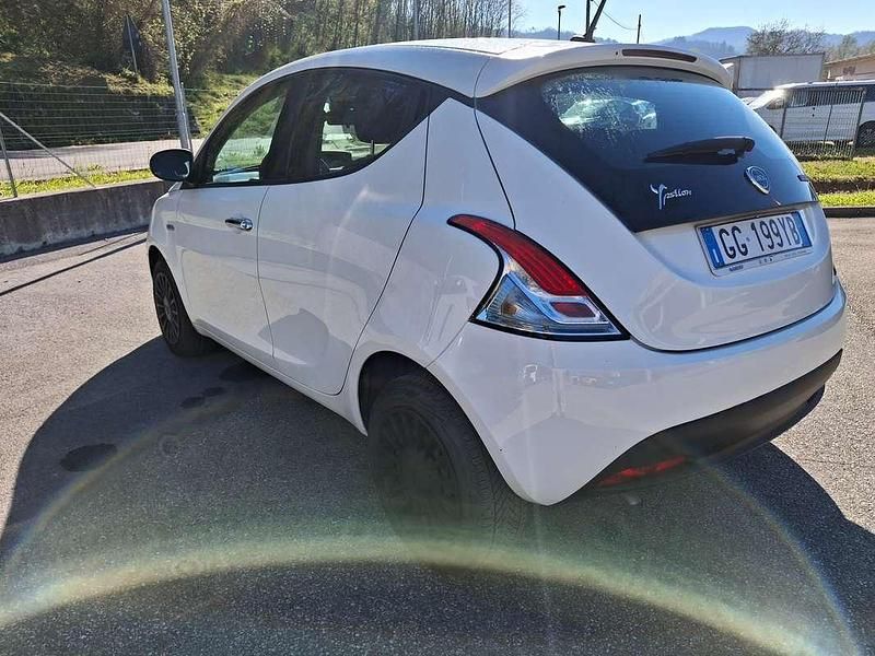 Usata Lancia Ypsilon Silver 69 CV (50 kW) 2022 Bianco Utilitaria