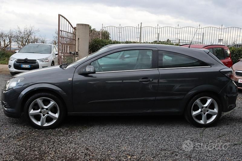Usata Opel Astra GTC Cosmo 110 CV (80 kW) 2010 Grigio Berlina