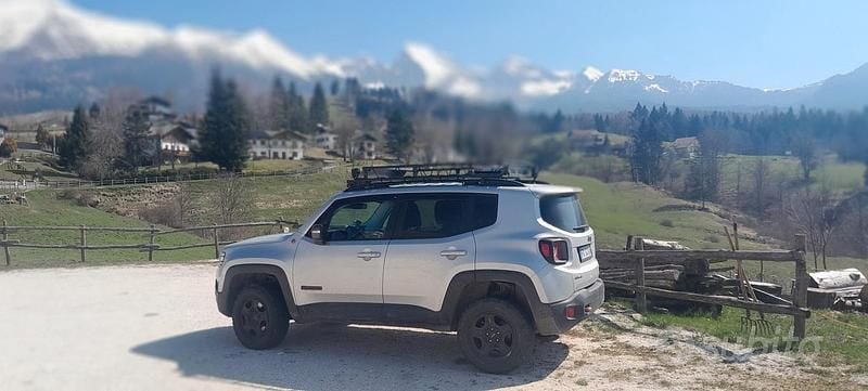 Usata Jeep Renegade Trailhawk 170 CV (125 kW) 2017 Grigio SUV