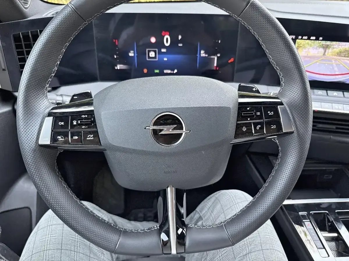 Usata Opel Astra 131 CV (96 kW) 2025 Nero Utilitaria