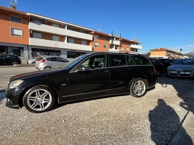Usata Mercedes C220 Avantgarde 170 CV (125 kW) 2009 Nero Station wagon