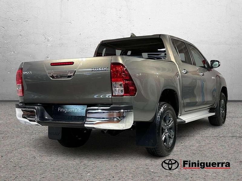 Nuova Toyota HiLux Lounge 150 CV (110 kW) 2026 Bronzo Pick-up