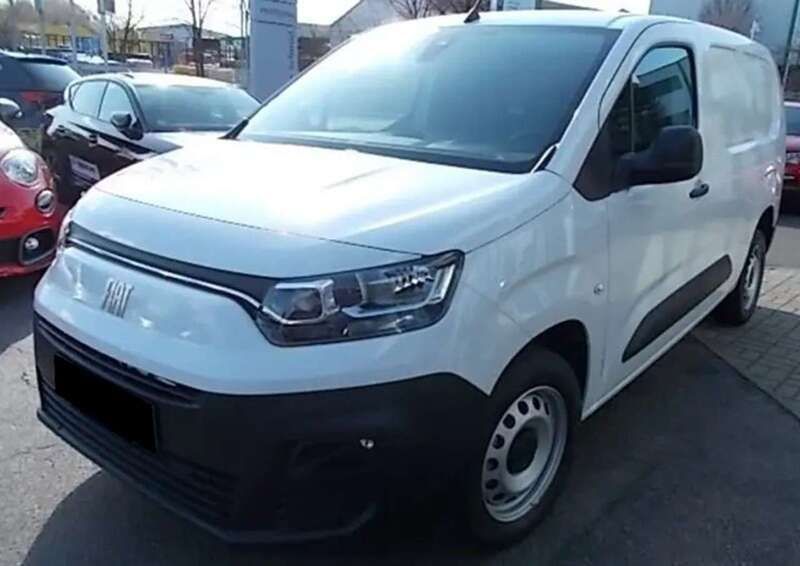 Usata Fiat Doblò 95 CV (69 kW) 2023 Bianco Monovolume