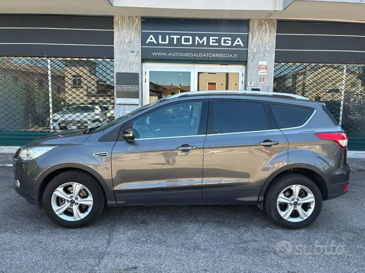 Usata Ford Kuga 120 CV (88 kW) 2016 Grigio SUV