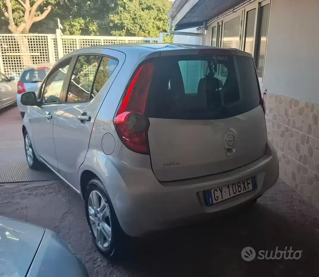 Usata Opel Agila Enjoy 94 CV (69 kW) 2012 Grigio Utilitaria