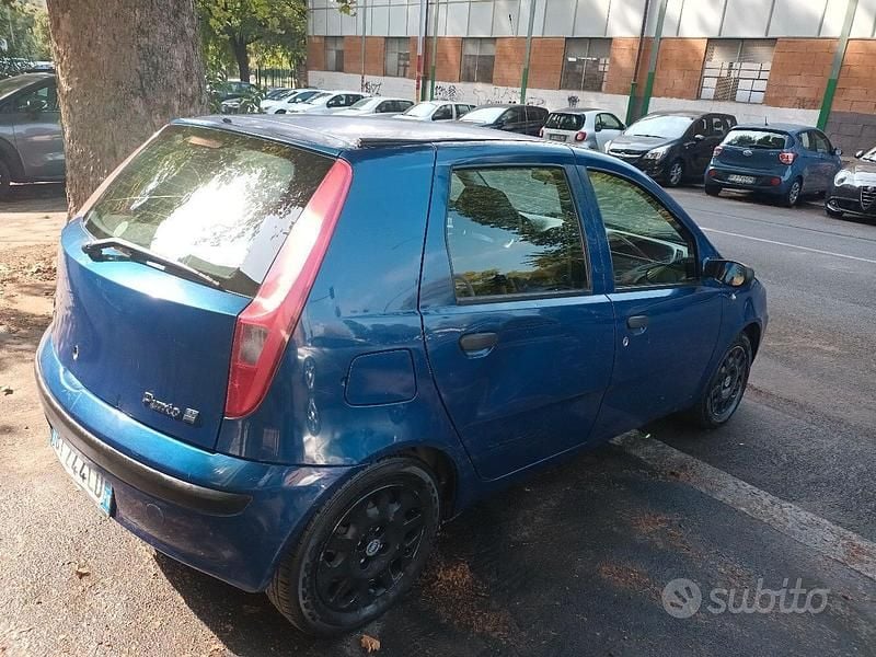 Usata 2002 Fiat Punto Due volumi | 700 € (Super prezzo) - Immagine 1/4