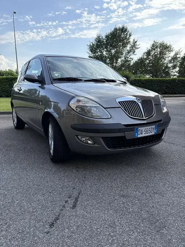 Usata Lancia Ypsilon 69 CV (50 kW) 2006 Grigio Utilitaria