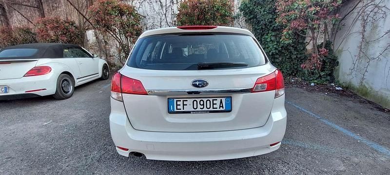 Usata Subaru Legacy Comfort 150 CV (110 kW) 2010 Bianco Station wagon