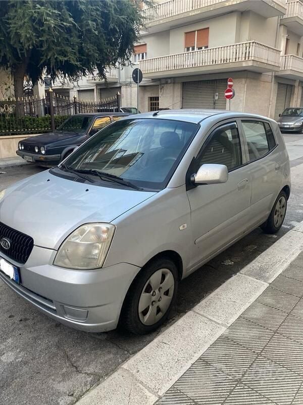 Grigio Usata 2007 Kia Picanto Due volumi | 2300 € (Buon prezzo) - Immagine 1/4