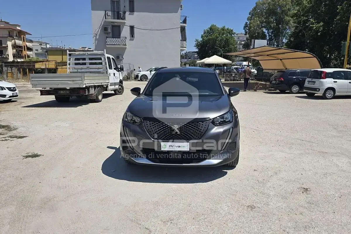 Usata Peugeot 2008 Allure 131 CV (96 kW) 2023 Grigio SUV