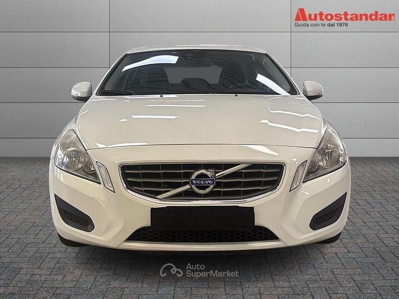 Usata Volvo V60 Momentum 136 CV (100 kW) 2013 Bianco Station wagon