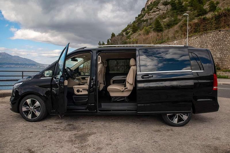 Usata Mercedes V250 Premium 109 CV (80 kW) 2023 Nero Monovolume