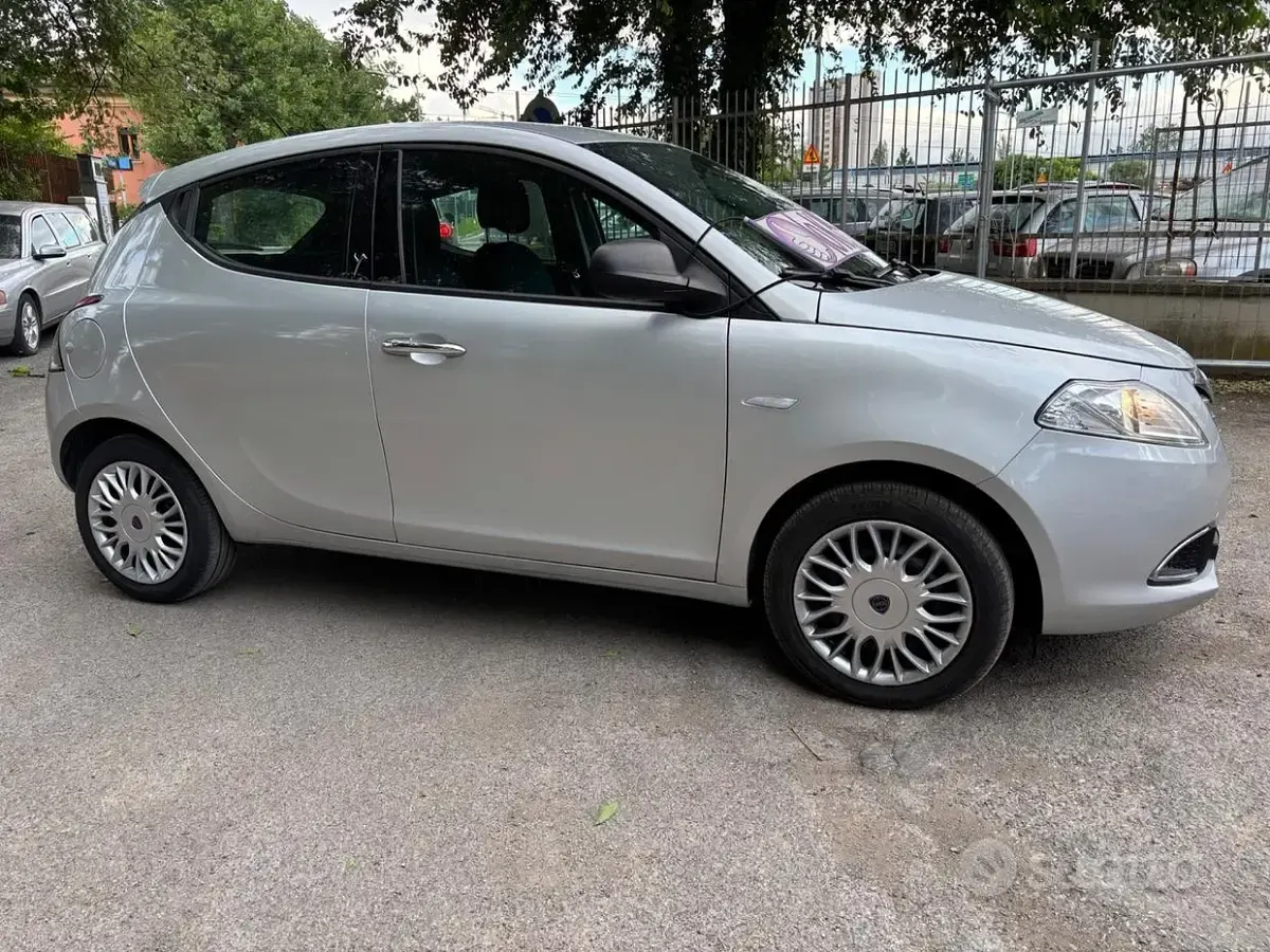 Usata Lancia Ypsilon S 80 CV (58 kW) 2016 Grigio Utilitaria