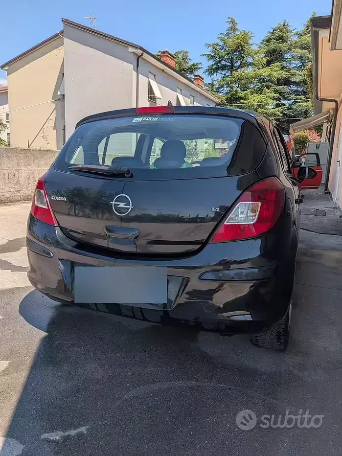 Usata Opel Corsa 90 CV (66 kW) 2007 Nero Utilitaria
