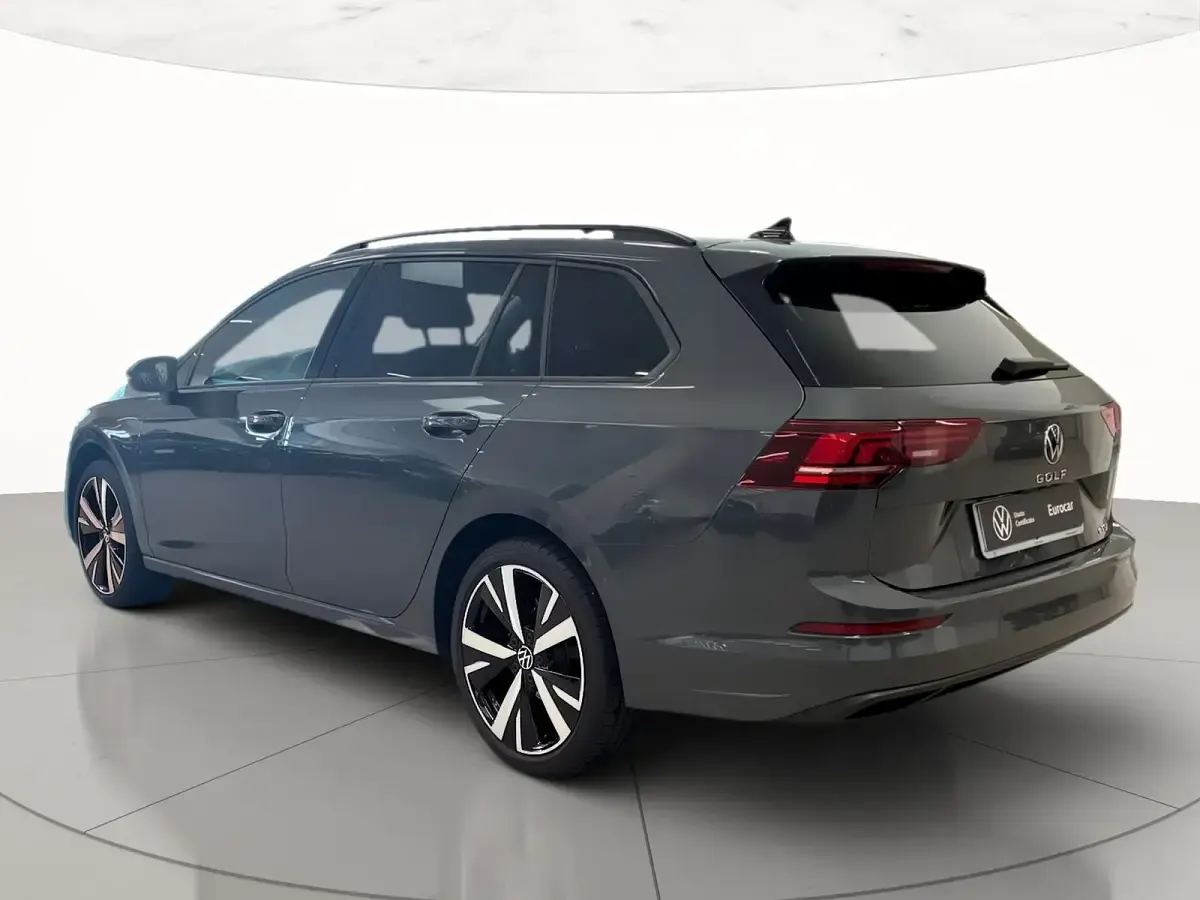 Usata VW Golf VIII Life 115 CV (84 kW) 2025 Dolphin grey metallizzato Station wagon