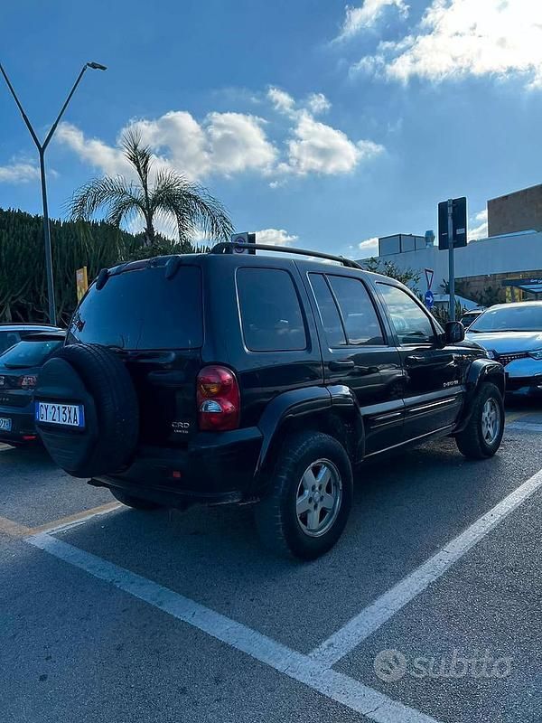 Usata Jeep Cherokee 87 CV (63 kW) 2004 Nero SUV