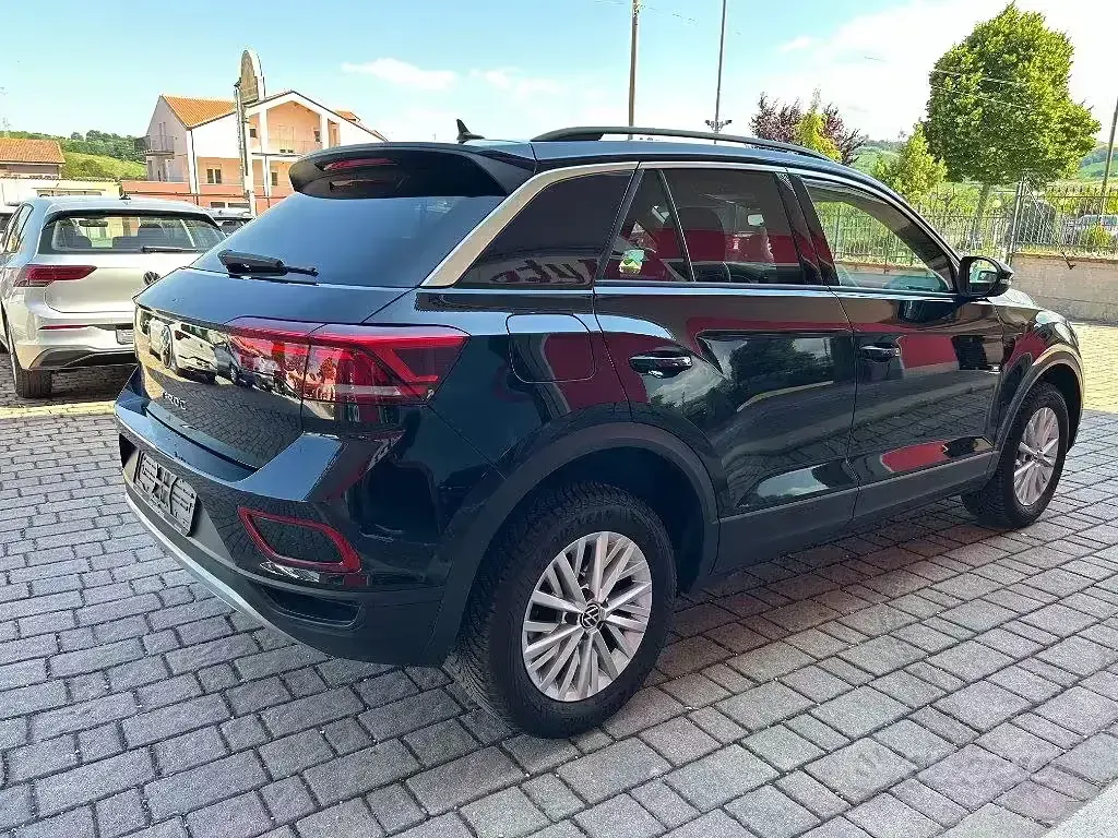 Usata VW T-Roc Life 110 CV (80 kW) 2023 Nero SUV