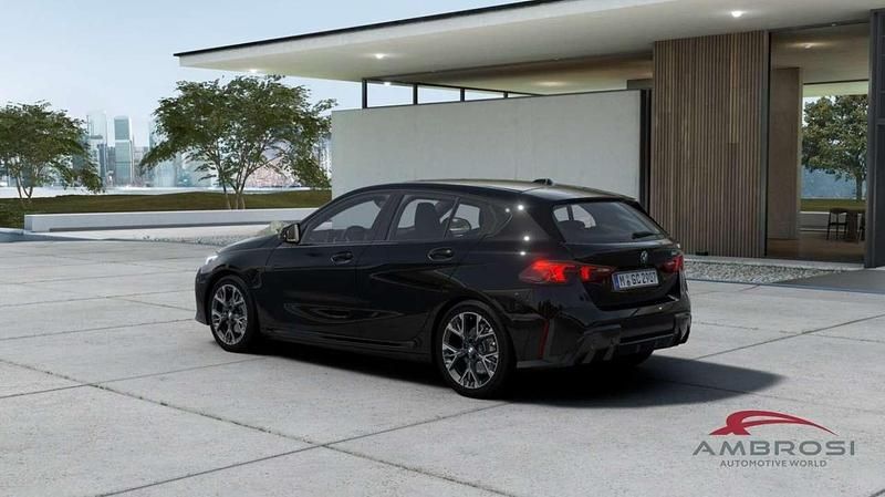 Nuova BMW 118 M Sport 150 CV (110 kW) 2026 Black sapphire metallizzato Utilitaria