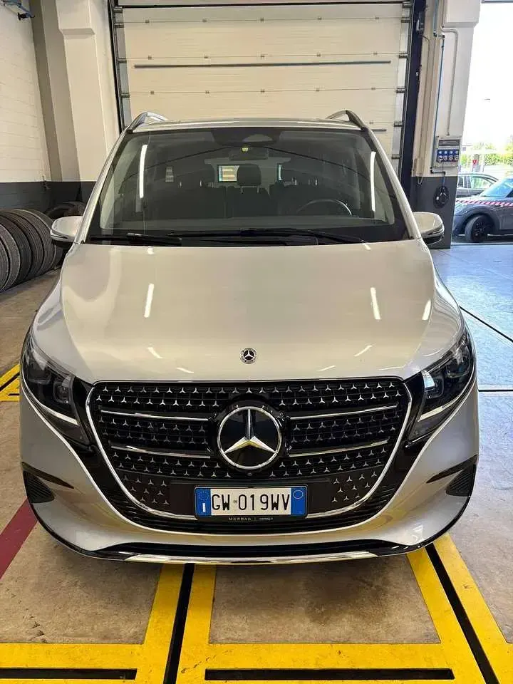 Usata Mercedes V250 Avantgarde 190 CV (139 kW) 2024 Argento Monovolume