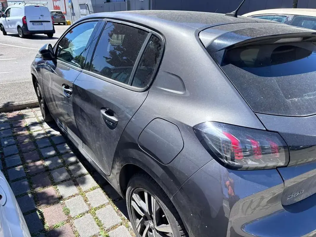 Usata Peugeot 208 Allure 101 CV (74 kW) 2023 Utilitaria
