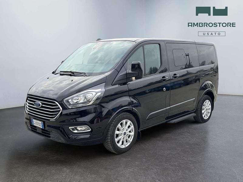 Usata Ford Tourneo Custom 131 CV (96 kW) 2022 Agate black Furgone
