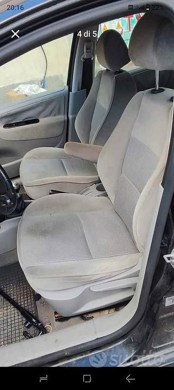 Usata Peugeot 207 2007 Nero Utilitaria