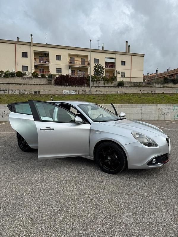 Usata Alfa Romeo Giulietta 120 CV (88 kW) 2018 Argento Berlina