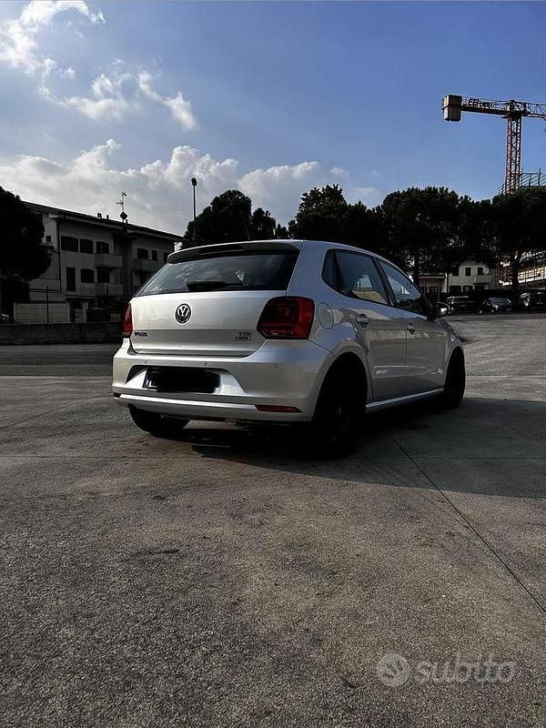 Usata VW Polo Comfortline 95 CV (69 kW) 2017 Grigio Berlina