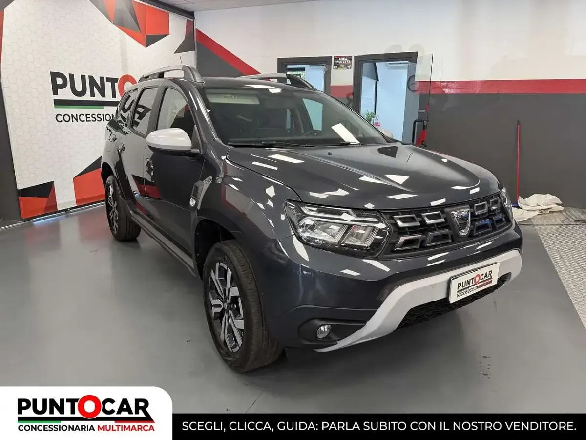 Usata Dacia Duster Journey 101 CV (74 kW) 2022 Grigio SUV