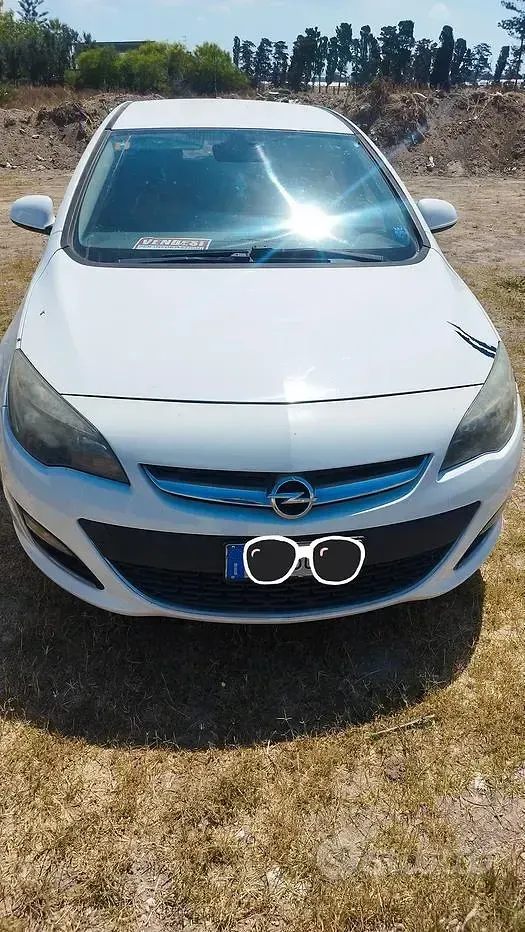 Usata Opel Astra 110 CV (80 kW) 2013 Bianco Berlina