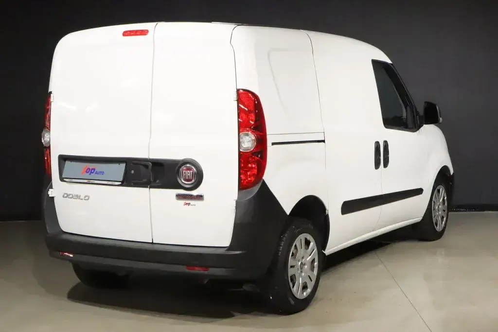 Usata Fiat Doblò 105 CV (77 kW) 2022 Bianco Monovolume