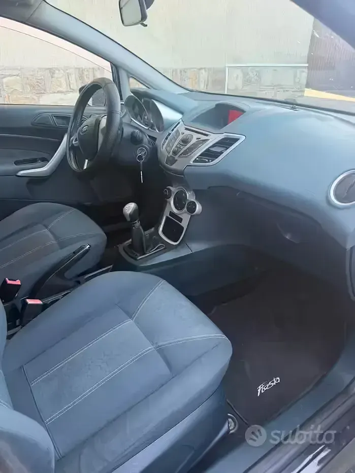 Usata Ford Fiesta 68 CV (50 kW) 2010 Nero Berlina