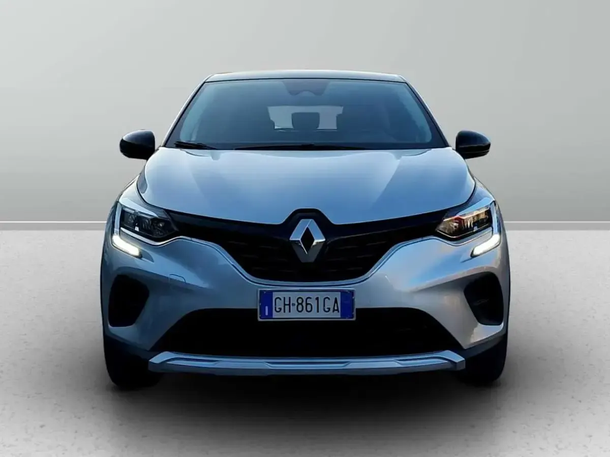 Usata Renault Captur Zen 143 CV (105 kW) 2022 Grigio chiaro SUV
