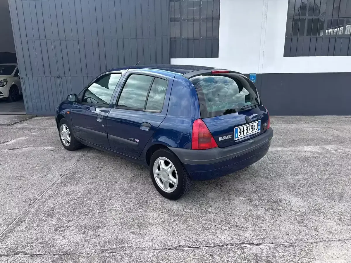 Usata Renault Clio 75 CV (55 kW) 2000 Bluazzurro Berlina