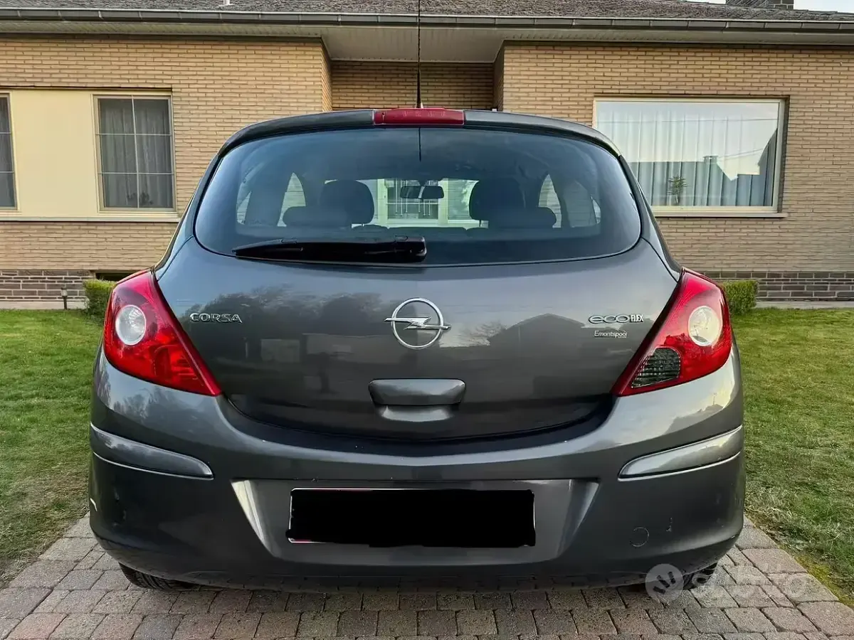 Usata Opel Corsa 75 CV (55 kW) 2010 Nero Utilitaria