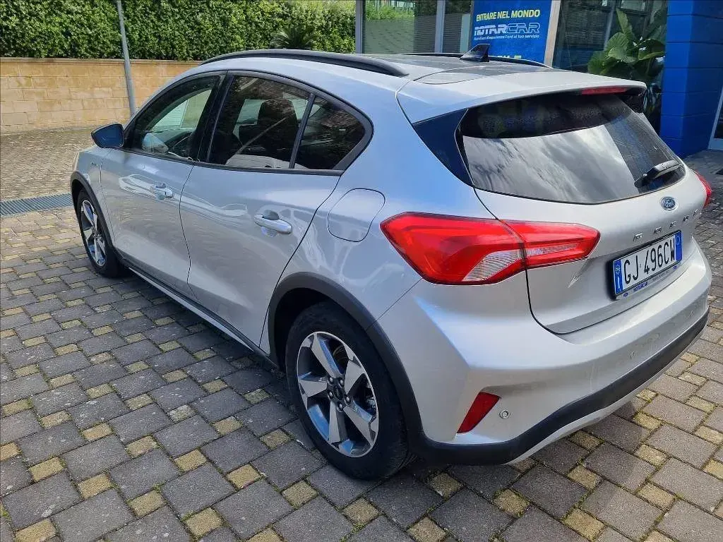 Usata Ford Focus Active 125 CV (91 kW) 2022 Argento Berlina