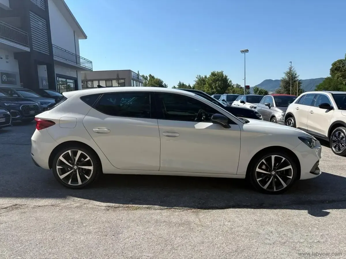 Usata Seat Leon FR 150 CV (110 kW) 2021 Bianco Berlina