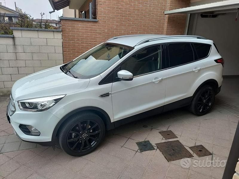 Usata Ford Kuga 120 CV (88 kW) 2019 Bianco SUV