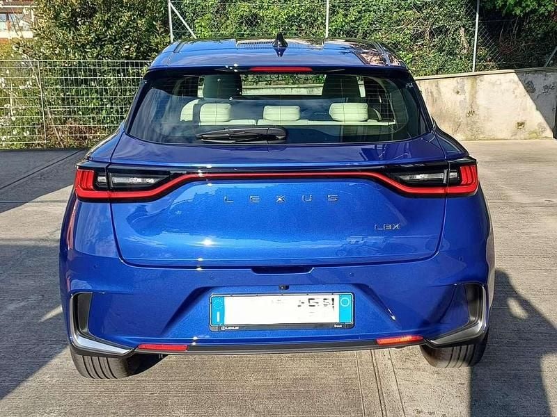 Usata Lexus LBX 91 CV (66 kW) 2024 Blu/azzurro SUV