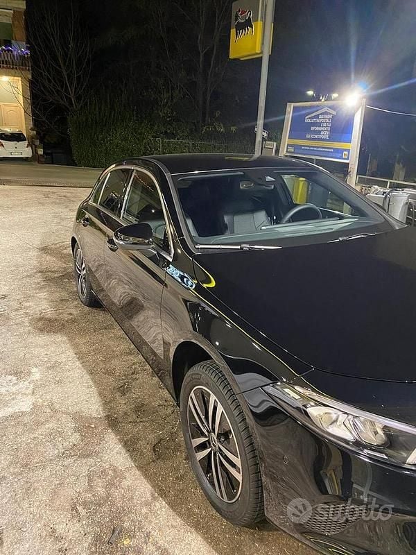 Nero Usata 2020 Mercedes A180 Tre volumi | 21.000 € (Ottimo prezzo) - Immagine 1/4