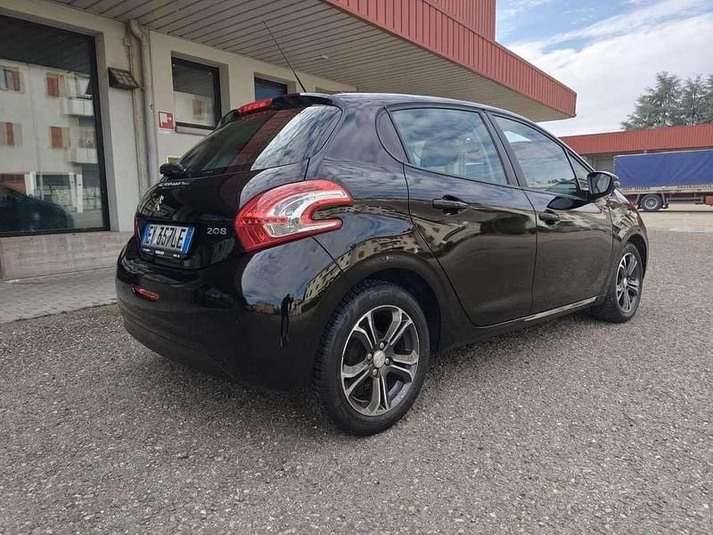 Usata Peugeot 208 Active 68 CV (50 kW) 2015 Utilitaria