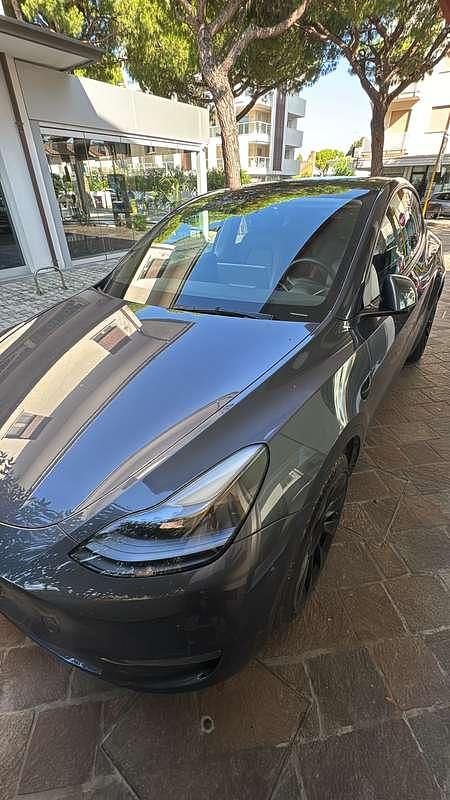 Grigio Usata 2023 Tesla Model Y Long Range AWD SUV | 41.000 € (Buon prezzo) - Immagine 1/4