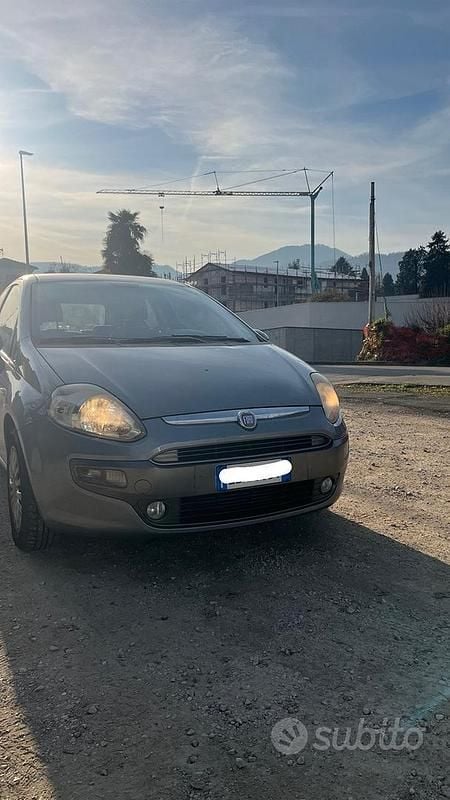 Usata Fiat Punto 77 CV (56 kW) 2010 Grigio Berlina