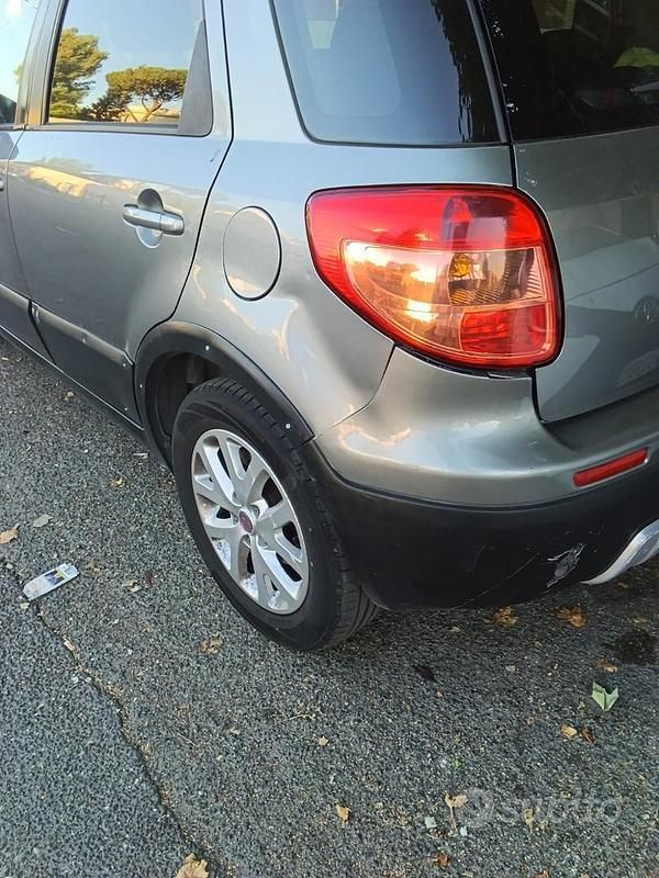 Usata Fiat Sedici 120 CV (88 kW) 2011 SUV